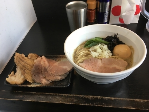 「濃厚チャーシューそば＋味玉＋厚切り豚＋和え玉」@陽はまたのぼるの写真