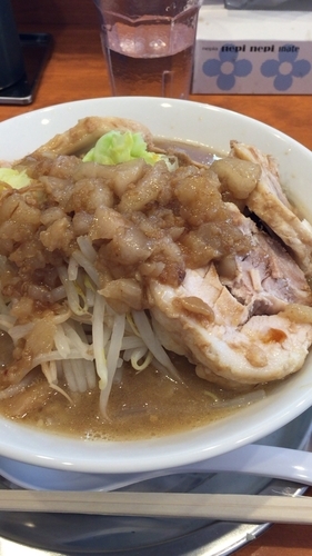 「小豚ラーメン・ニンニク、アブラ、カラメ」@麺屋穴場の写真