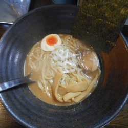 中華そば　８００円