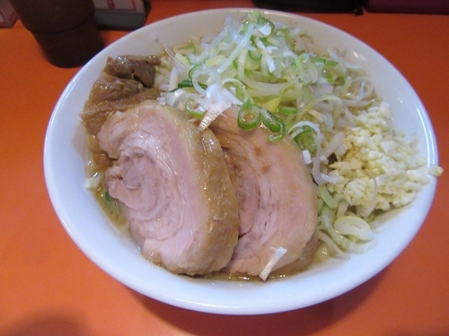 「ラーメン豚一切れ（８４０円）＋豚券１３０円」@ちばからの写真