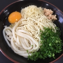 うどん1玉+中華麺1玉=¥300+生玉子¥50
