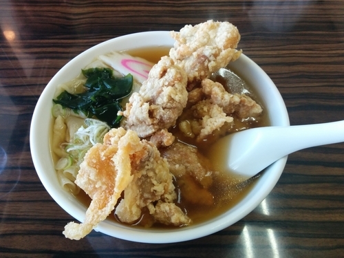 「唐揚げらーめん（ひもかわ）850円」@手打ちラーメン 足利麺の写真