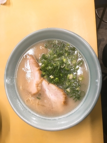 「塩とんこつラーメン」@長浜ラーメン 味心の写真