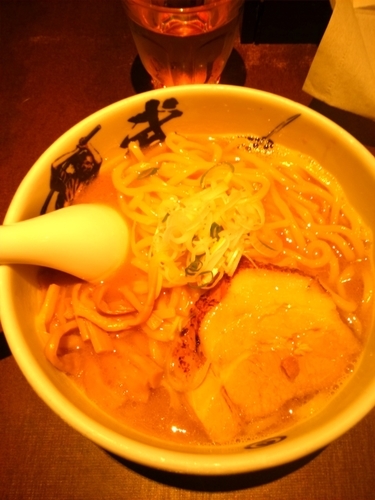 「らーめん・中」@麺屋武蔵 武仁の写真