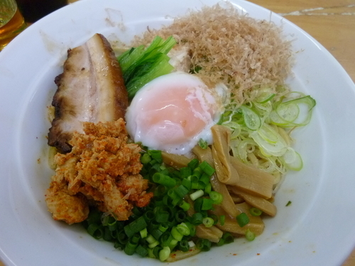 「辛肉辛麺和え蕎麦（生琥珀醤油）」@MENYA 食い味の道有楽の写真