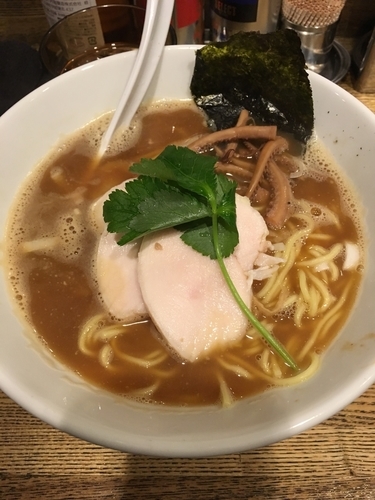 「烏賊干鶏白湯醤油そば」@新橋 纏の写真