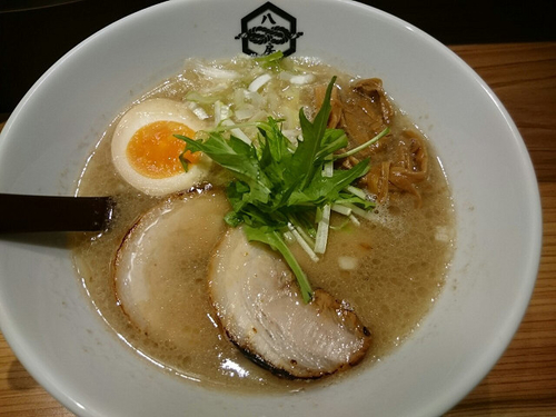 「熟成豚骨らーめん」@らーめん八房 神田本店の写真