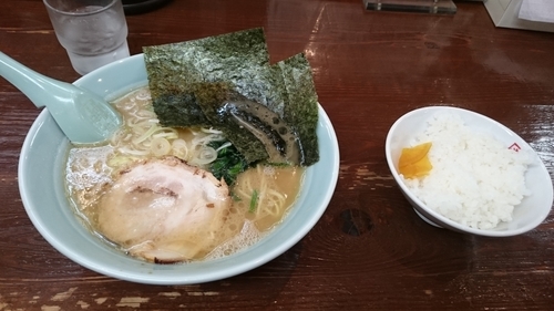 「醤油ラーメンセット810円」@らーめん一品堂の写真