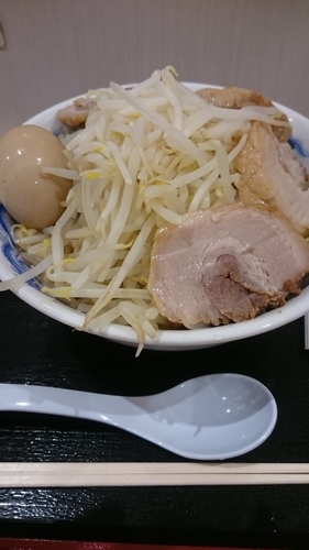 「豚玉ラーメン 小豚増し追加」@ジャンクガレッジ イオン北戸田店の写真