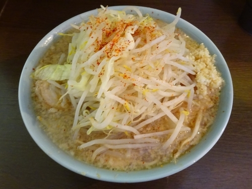 「小ブタ（830円）ヤサイニンニクトウガラシ少し」@ラーメン二郎 JR西口蒲田店の写真