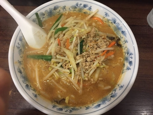 「味噌ラーメン(500円：税抜き)+ギョウザ(270円：税抜)」@龍味 横浜トーヨー街店の写真
