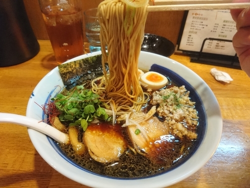 「【GW限定】黒鶏そば750円＋ウーロン杯 他いろいろ」@麺屋 鶏口の写真