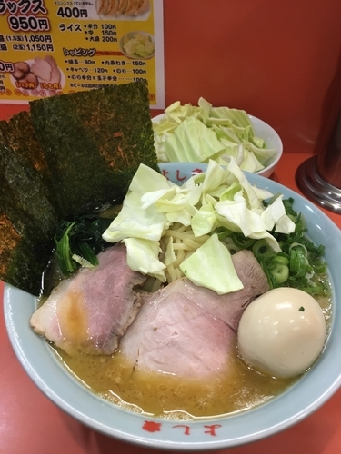 「ラーメン大盛り 煮卵 キャベツ」@よし家の写真