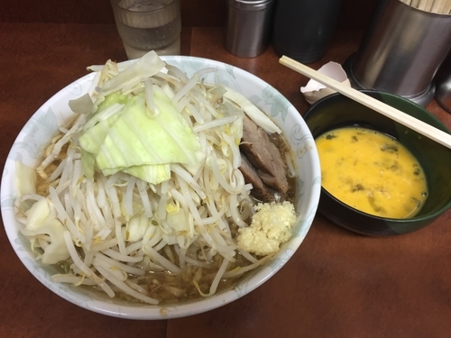 「小ラーメン(700円)+生たまご(50円)」@ラーメン二郎 めじろ台法政大学前店の写真