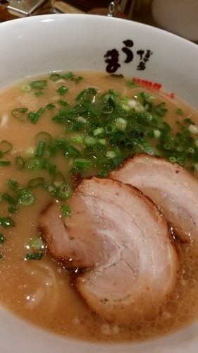 「源流博多ラーメン８００円」@博多うま馬 東京駅店の写真