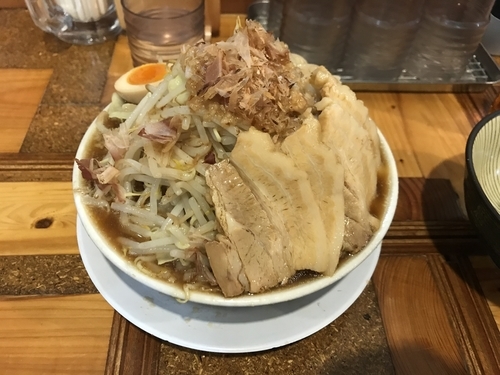 「豚入りラーメン並盛り900YEN」@ラーメン・つけ麺 神起の写真