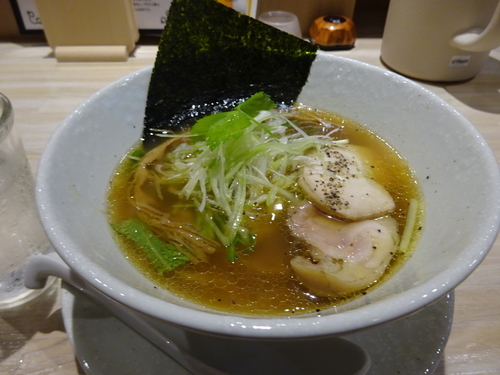 「煮干し醤油690円（税抜き）」@鶏麺屋 虎々の写真