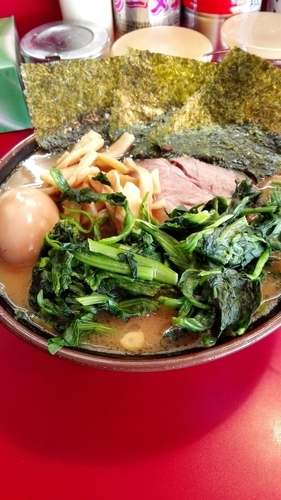 「ラーメン中　ほうれん草　味玉　メンマ」@家系ラーメン 王道の写真