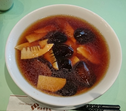 「椎茸と竹の子のそば 1080円」@新世界菜館の写真