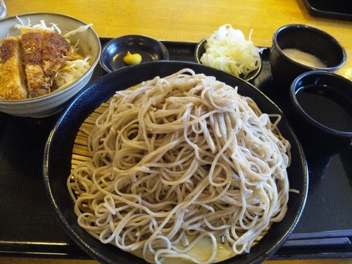 「大ざる500円＋ミニソースかつ丼350円＋とろろ100円」@そば処 小木曽製粉所 上田店の写真