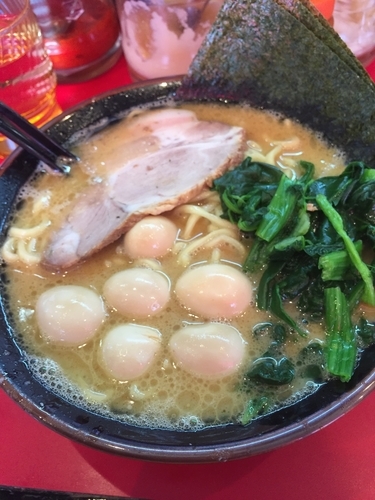 「ラーメン並うずら増し、硬め濃いめ」@らっち家 下川井店の写真