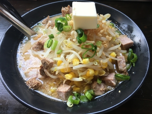 「もやし味噌ラーメン＋バター」@ラーメン 一遊の写真