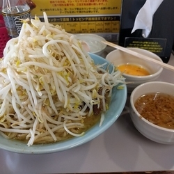 中ラーメン豚増し+生卵（別皿でアブラマシマシ）