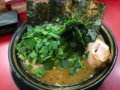 「チャーシューメン＋刻みニラ」@家系ラーメン とらきち家の写真