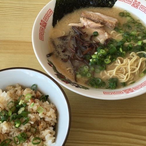 「Ａセット とんこつラーメン＋焼き飯」@牛久豚骨 匠スープの写真