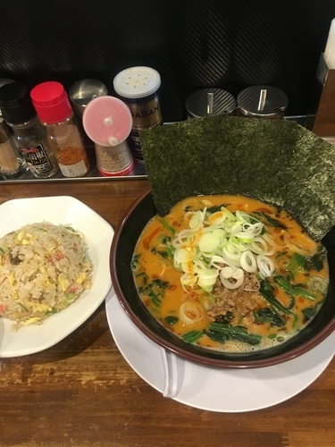 「担々麺+チャーハン」@横浜家系ラーメン 清六家 沼袋店の写真