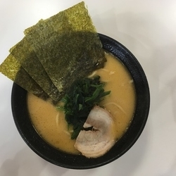 醤油ラーメン(並)　６９０円