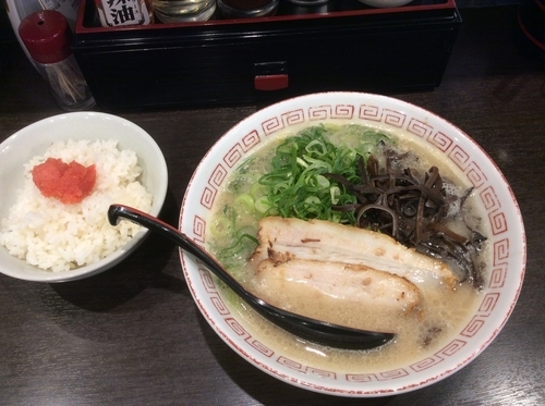 「ラーメン ハリガネ＋ニンニク＋サービス明太ご飯」@博多らーめん 濱田屋 北千住店の写真
