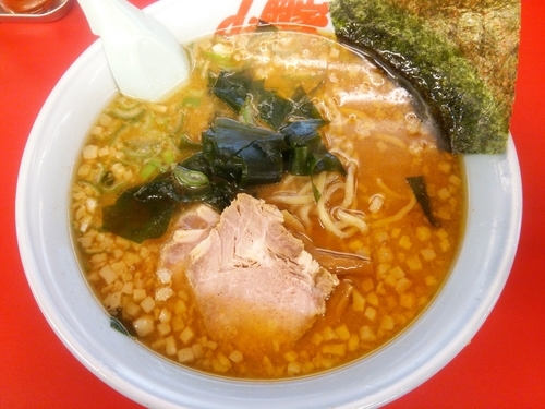 「濃厚えび醤油らーめん中盛＋チャーシュー2枚」@山岡家 前橋野中店の写真