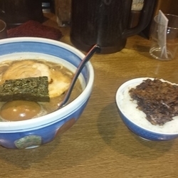 味玉ラーメン800円 チャーシューのせご飯210円