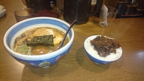 「味玉ラーメン800円 チャーシューのせご飯210円」@麺屋あらき 竈の番人外伝の写真