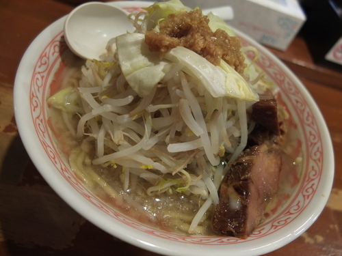 「にぼふじ(中盛り・ニンニク)」@にぼ神 角ふじの写真