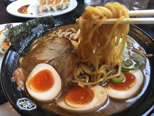 「こくだれ黒醤油味玉ラーメン」@醤々亭 小山総本店の写真