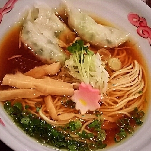 「餃子ラーメン　７００円」@鉄鍋餃子・石焼炒飯 龍神の写真