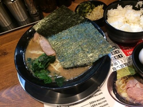 「らーめん＋食べ放題」@らーめんアカテングの写真