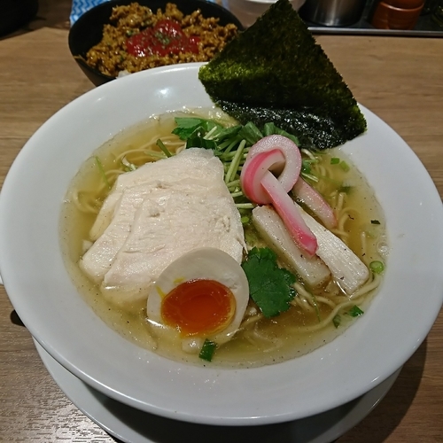 「塩SOBA 800えん  キーマカレー150えん」@むぎとオリーブ さいたま新都心店の写真