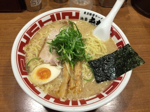 「東京豚骨ラーメン」@屯ちん 池袋本店の写真