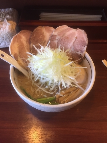 「こってり しょうゆらーめん(旬、ニンニクトッピング)」@麺屋 旬の写真