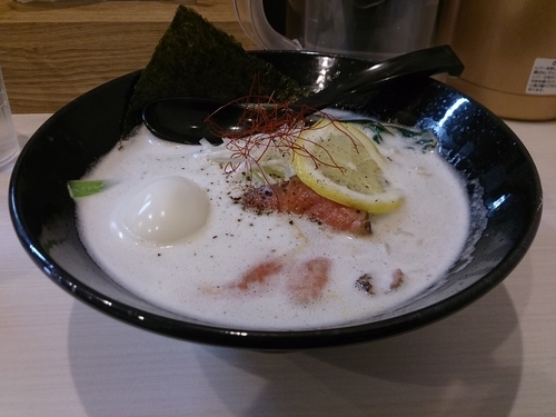 「牛そぱ+だし味玉」@牛そば まるはの写真