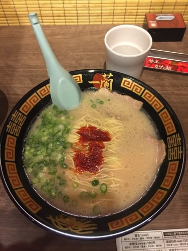 「ラーメン替え玉つき」@一蘭 八尾店の写真