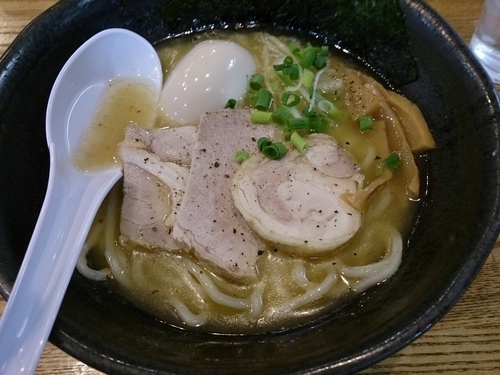 「鶏白湯の自家製麺 味玉トッピング」@めんごころ なつの写真