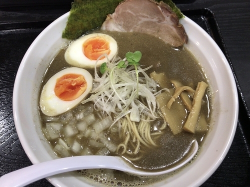 「らーめん(煮干し濃いめ)800円」@煮干しらーめん専門店 麺屋 晴の写真