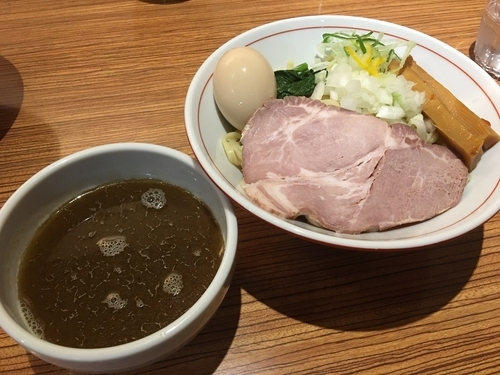 「つけそば中盛り 煮干し醤油 880円 味玉 120円」@niboの写真