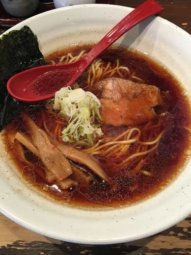 「煮干し黒醤油ラーメン」@西新宿 つけそば 黒門の写真