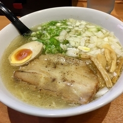 焦がし牛塩らぁめん ¥750