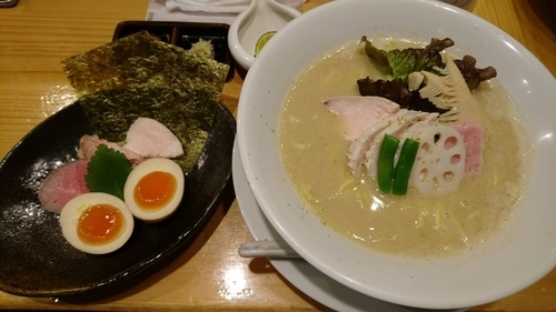 「特製鶏白湯SOBA、すだち　1,400円」@銀座 篝の写真